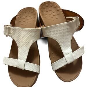 Vionic Cream Textured Flats